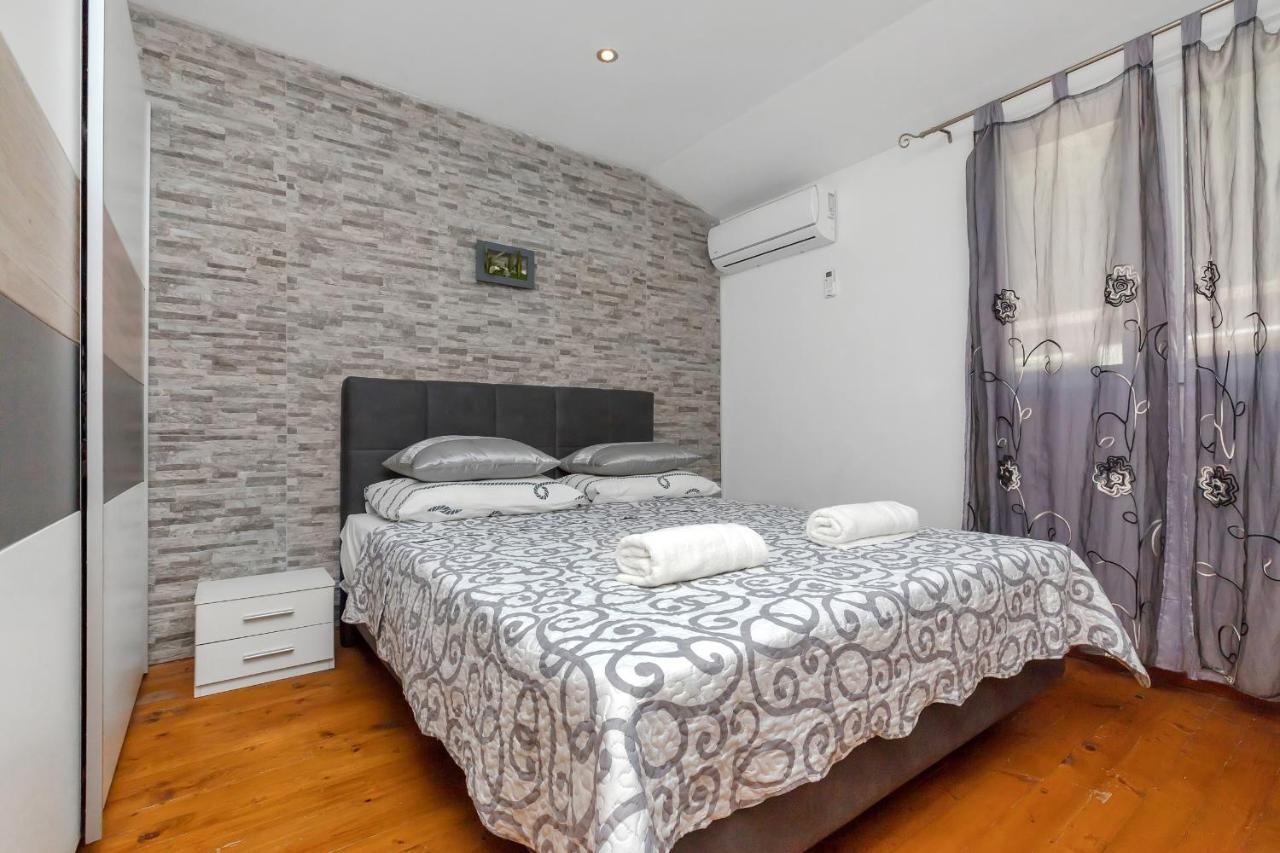Apartments Rose Baška Voda المظهر الخارجي الصورة