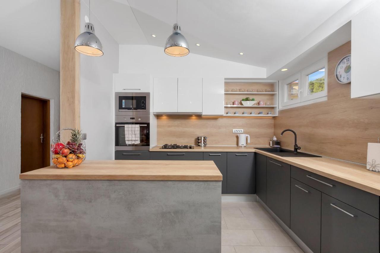 Apartments Rose Baška Voda المظهر الخارجي الصورة